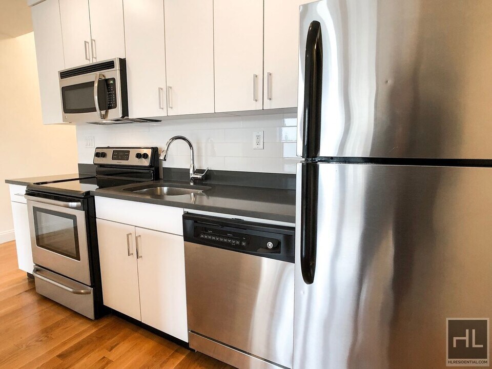 WEST 73 STREET in New York, NY - Building Photo
