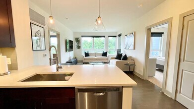 7480 Carriage Hills Dr in McLean, VA - Building Photo - Building Photo