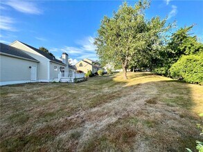 65 Carriage Trl in Middletown, RI - Building Photo - Building Photo