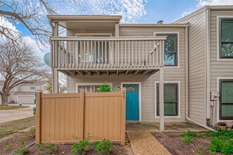2379 Briarwest Blvd in Houston, TX - Building Photo - Building Photo
