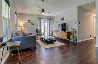 807 Hill Wood Dr in Austin, TX - Building Photo - Building Photo