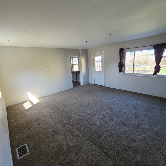 property at 1105 E 1st Ave