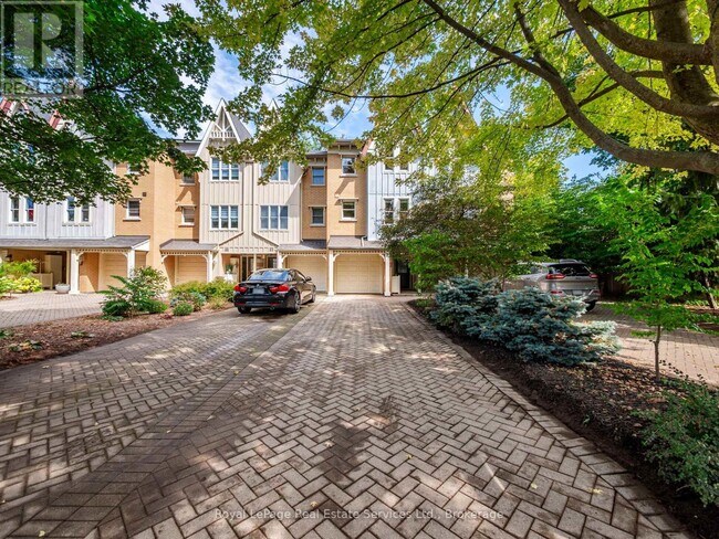 81 Brant St in Oakville, ON - Building Photo - Building Photo