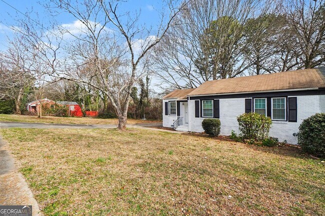 1716 Lisbon Dr SW in Atlanta, GA - Building Photo - Building Photo