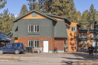 1177 Ski Run in South Lake Tahoe, CA - Foto de edificio - Building Photo