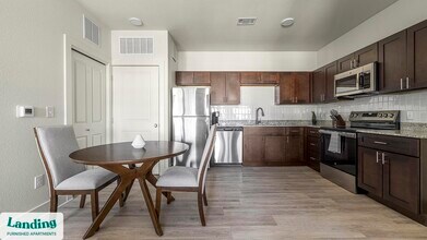 2115 Windsor Blvd in Lockhart, TX - Foto de edificio - Building Photo