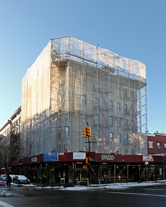 551 Hudson St in New York, NY - Building Photo - Building Photo