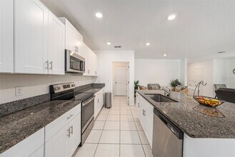 6300 Beverly Hls Dr in Zephyrhills, FL - Building Photo - Building Photo