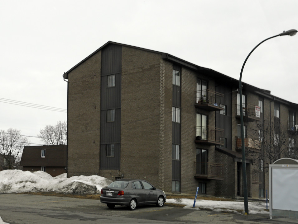 221-225 Hector-Lanthier in St-Eustache, QC - Building Photo