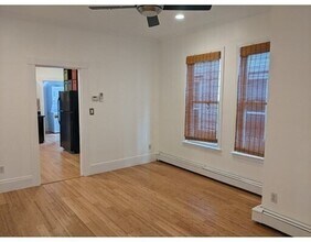 19 Cambria St in Somerville, MA - Building Photo - Building Photo