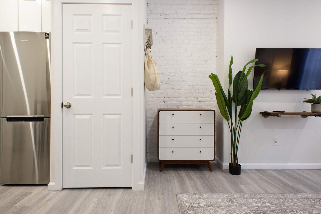 240e E 75th St-Unit -FL3-ID1021870P in New York, NY - Building Photo