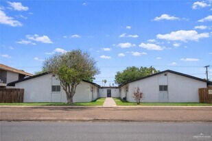 1112-11 Fern Ave W in McAllen, TX - Building Photo