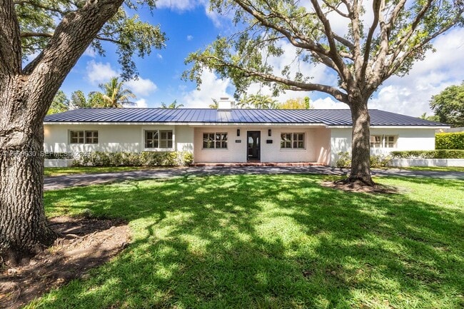 13050 SW 71st Ave in Miami, FL - Building Photo - Building Photo