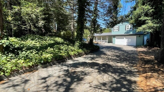1700 Brush Creek Rd in Santa Rosa, CA - Building Photo - Building Photo
