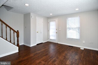 1648 Fieldthorn Dr in Reston, VA - Building Photo - Building Photo