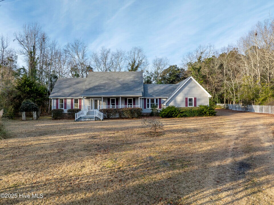 728 Tar Landing Rd in Holly Ridge, NC - Building Photo