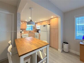 541 Blue Heron Dr in Hallandale Beach, FL - Foto de edificio - Building Photo