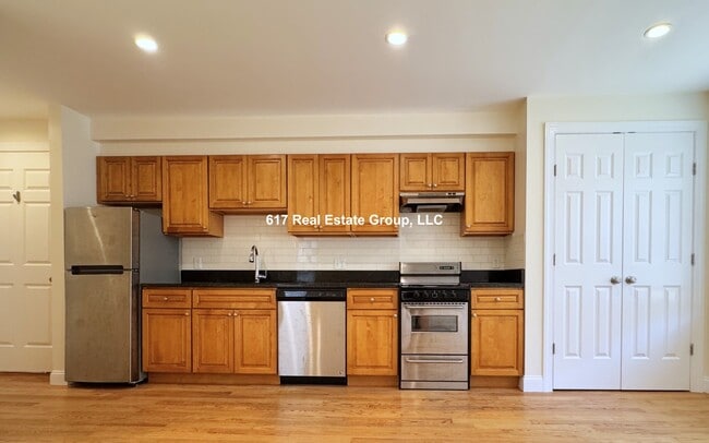 379 Harvard St in Cambridge, MA - Foto de edificio - Building Photo