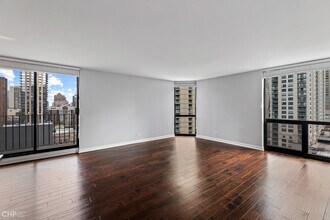 70 W Huron St, Unit 1302 in Chicago, IL - Building Photo - Building Photo