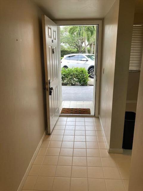2621 Village Blvd in West Palm Beach, FL - Foto de edificio - Building Photo