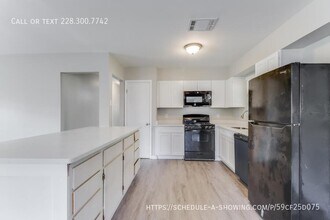 1003 Wilson Dr in Gulfport, MS - Building Photo - Building Photo
