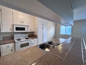 7408 Franklin Blvd in Sacramento, CA - Building Photo - Building Photo