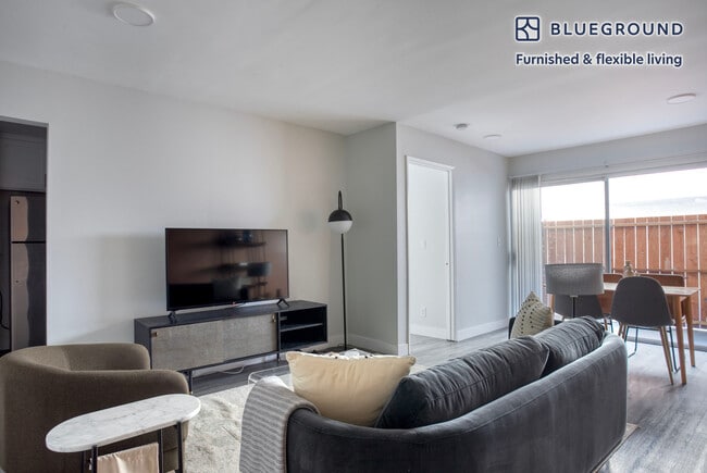 616 N Sweetzer Ave in Los Angeles, CA - Building Photo - Building Photo