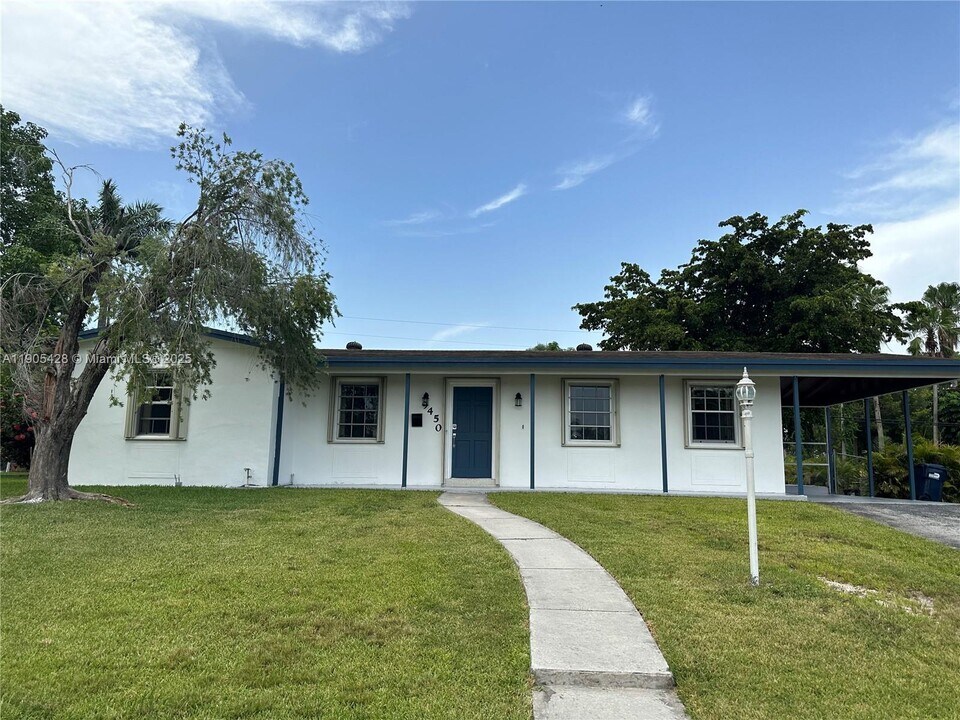 9450 SW 181st Terrace in Palmetto Bay, FL - Building Photo