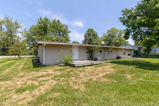 402 Meadow Ln in Hallsville, MO - Building Photo - Building Photo