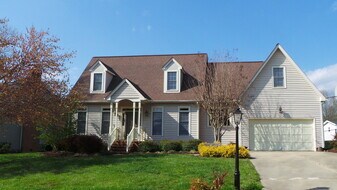 223 Oakland Dr in Burlington, NC - Building Photo