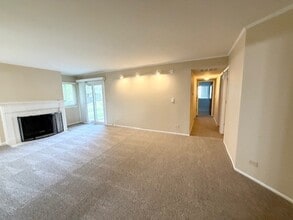 602 Stone Cir Ct in Schaumburg, IL - Building Photo - Building Photo