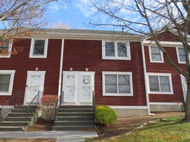 7 Dean St in Danbury, CT - Building Photo