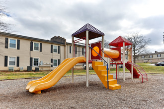 Hampton Creste Apartments in Charlotte, NC - Building Photo - Building Photo