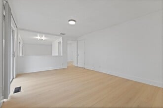 21047 SW Imperial Ct in Beaverton, OR - Building Photo - Building Photo