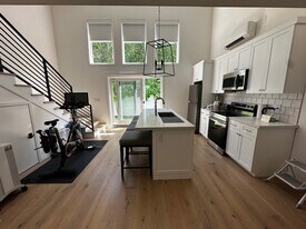 12206 Falkirk Ln in Los Angeles, CA - Building Photo