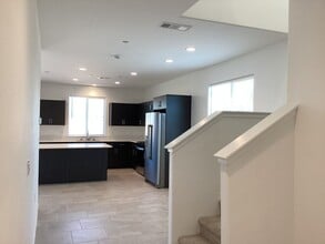 1157 Blue Oak Ln W in Madera, CA - Building Photo - Building Photo