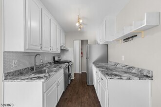 355 River Rd in Nutley, NJ - Building Photo - Building Photo