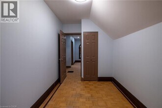 41 Park Hill Rd E in Cambridge, ON - Building Photo - Building Photo