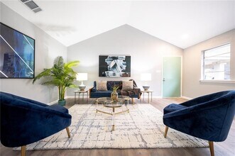 102 Nicole Cove in Round Rock, TX - Building Photo - Building Photo