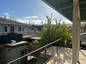 972 Westlynn Way, Unit 4 in Cupertino, CA - Building Photo