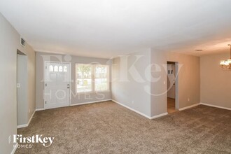 8017 Santillo Dr in Jacksonville, FL - Building Photo - Building Photo