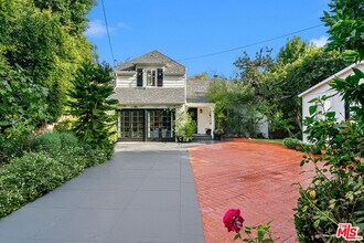 1760 Nichols Canyon Rd in Los Angeles, CA - Building Photo - Building Photo