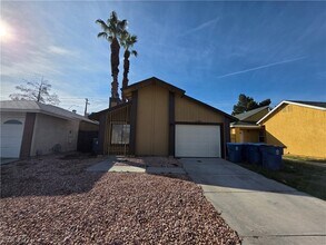 5483 Requa Ave in Las Vegas, NV - Building Photo - Building Photo