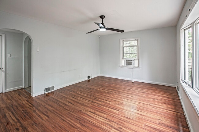 16 W Linden Ave in Lindenwold, NJ - Building Photo - Building Photo