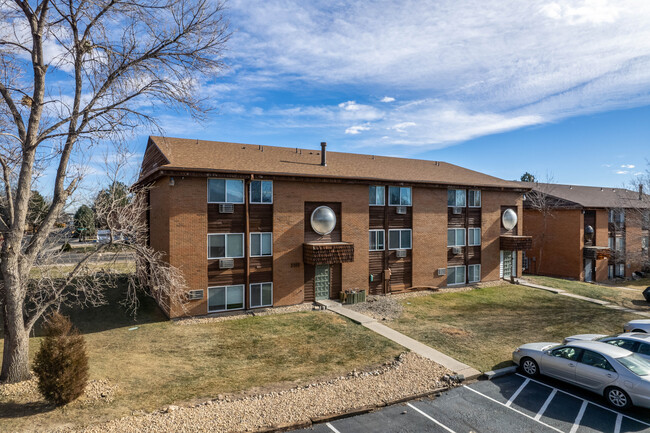 Peak View in Longmont, CO - Building Photo - Building Photo