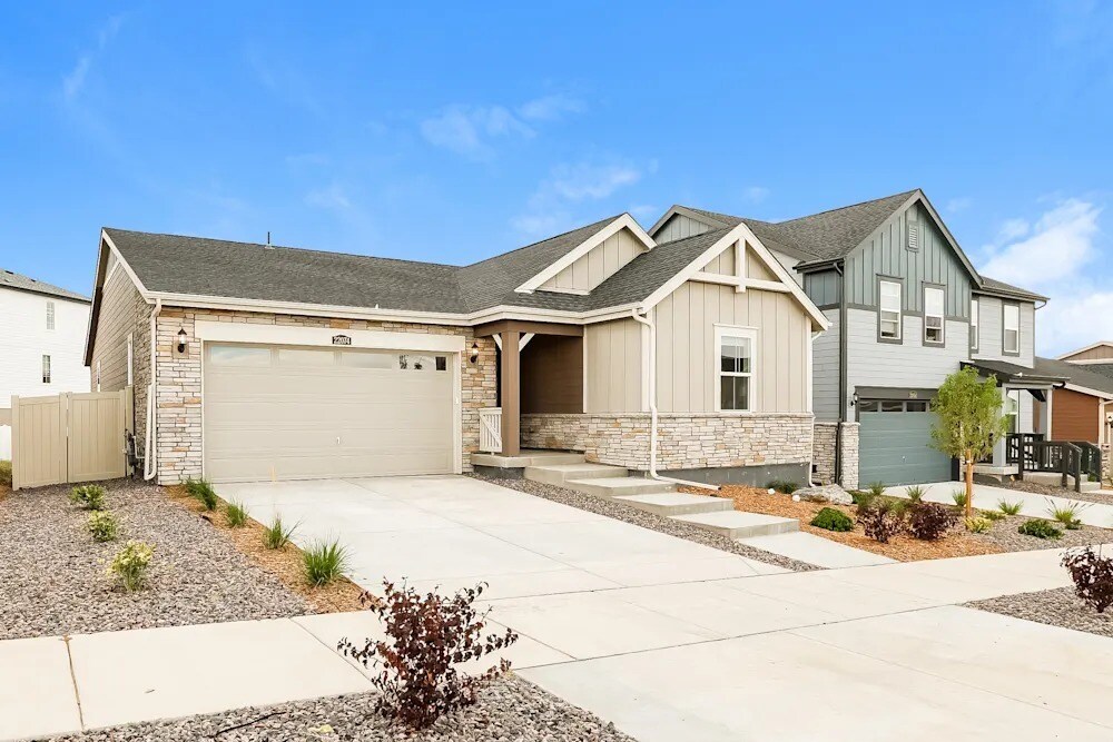 22073 E 39th Ave in Aurora, CO - Building Photo