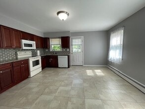 184-1 Robert Treat Dr in Milford, CT - Foto de edificio - Building Photo
