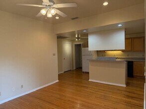 400 W Lynwood Ave in San Antonio, TX - Building Photo - Building Photo