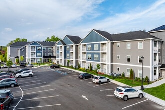 19 Canal Apartments in Millbury, MA - Foto de edificio - Building Photo