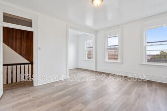 1950 Lowrie St in Pittsburgh, PA - Building Photo - Building Photo